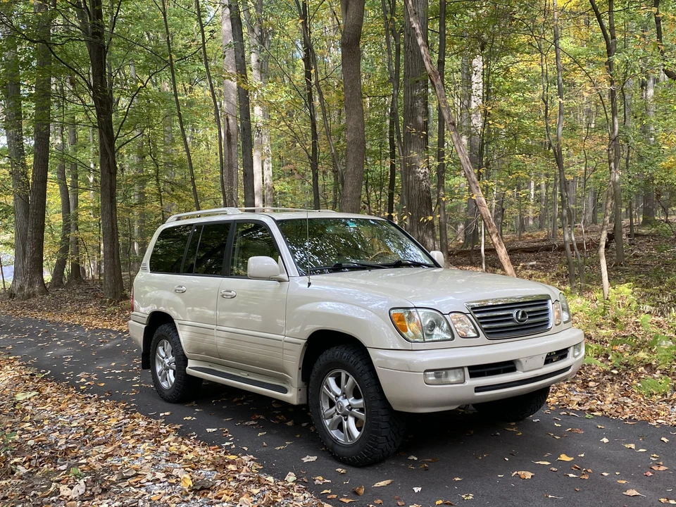 2004 Lexus LX 2nd Gen - Image 15 of 31