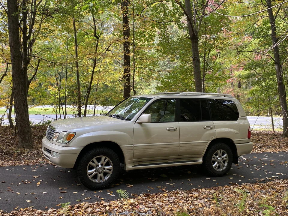 2004 Lexus LX 2nd Gen - Image 9 of 31