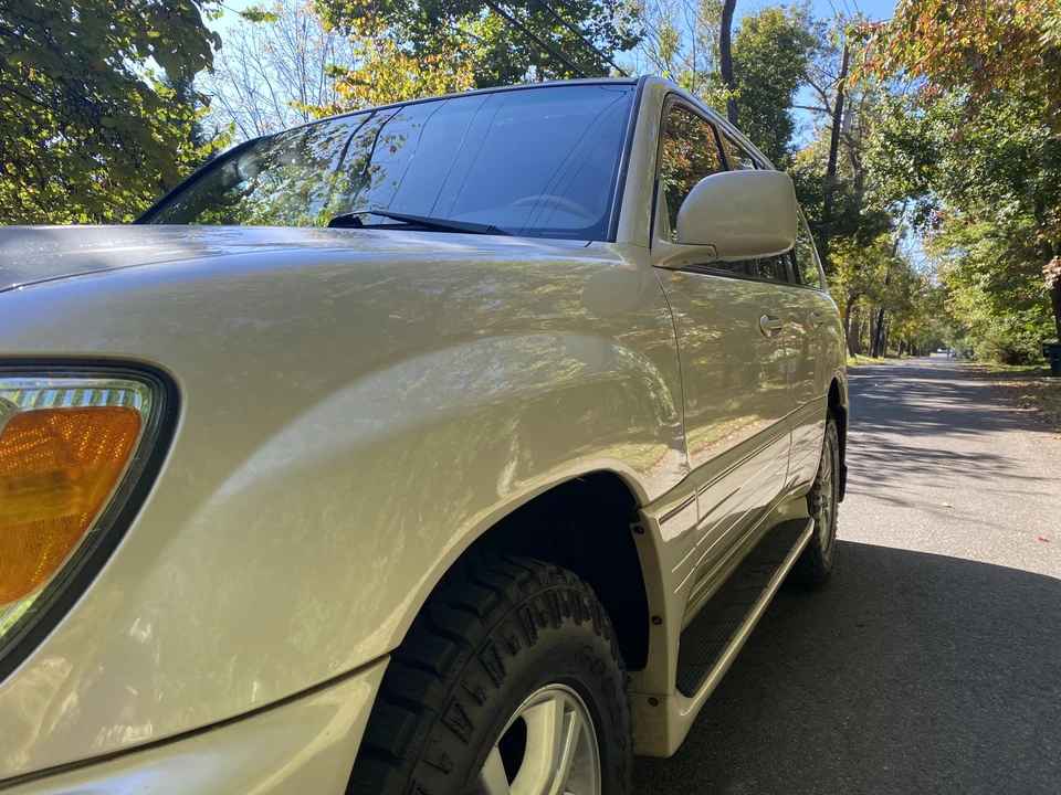 2004 Lexus LX 2nd Gen - Image 17 of 31