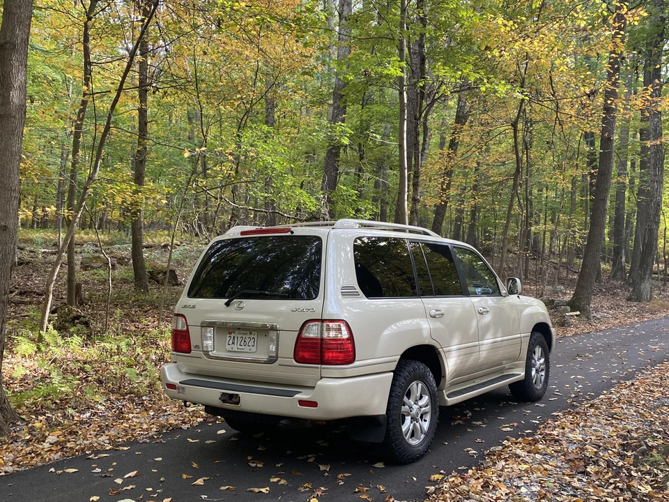 2004 Lexus LX 2nd Gen - Image 12 of 31