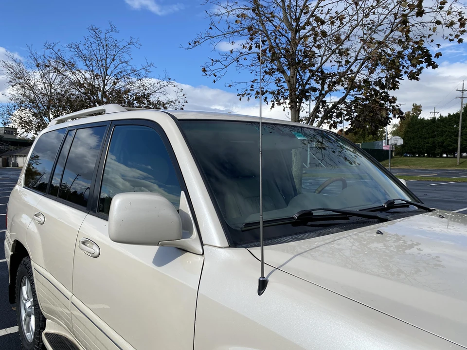 2004 Lexus LX 2nd Gen - Image 23 of 31