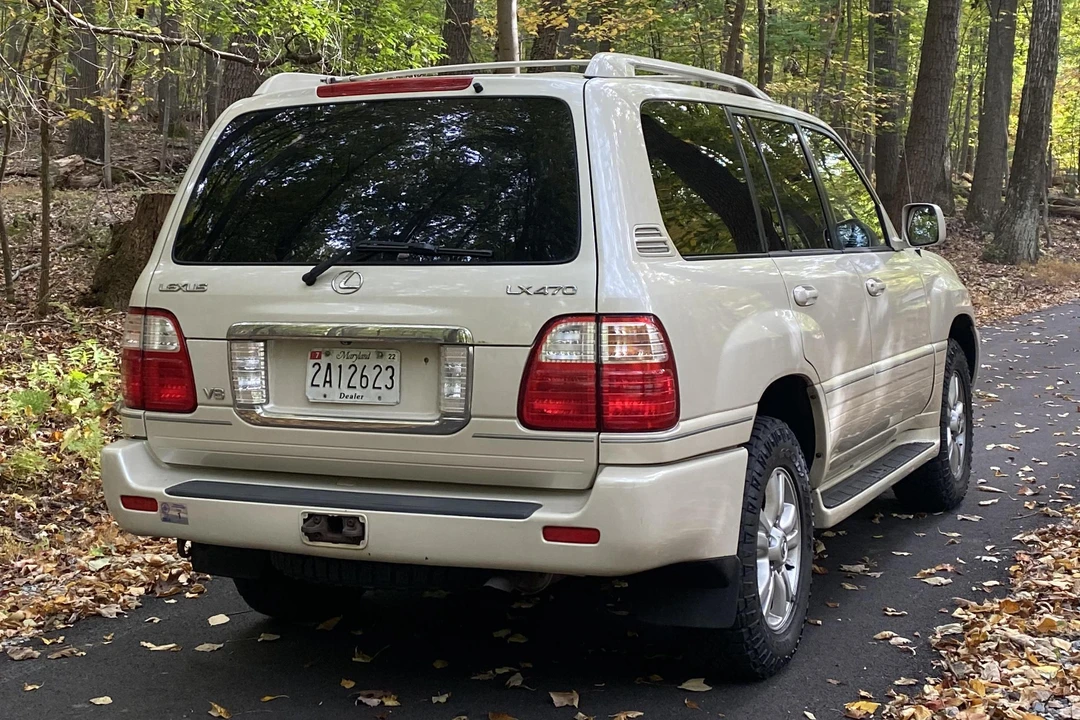 2004 Lexus LX 2nd Gen - Image 4 of 31