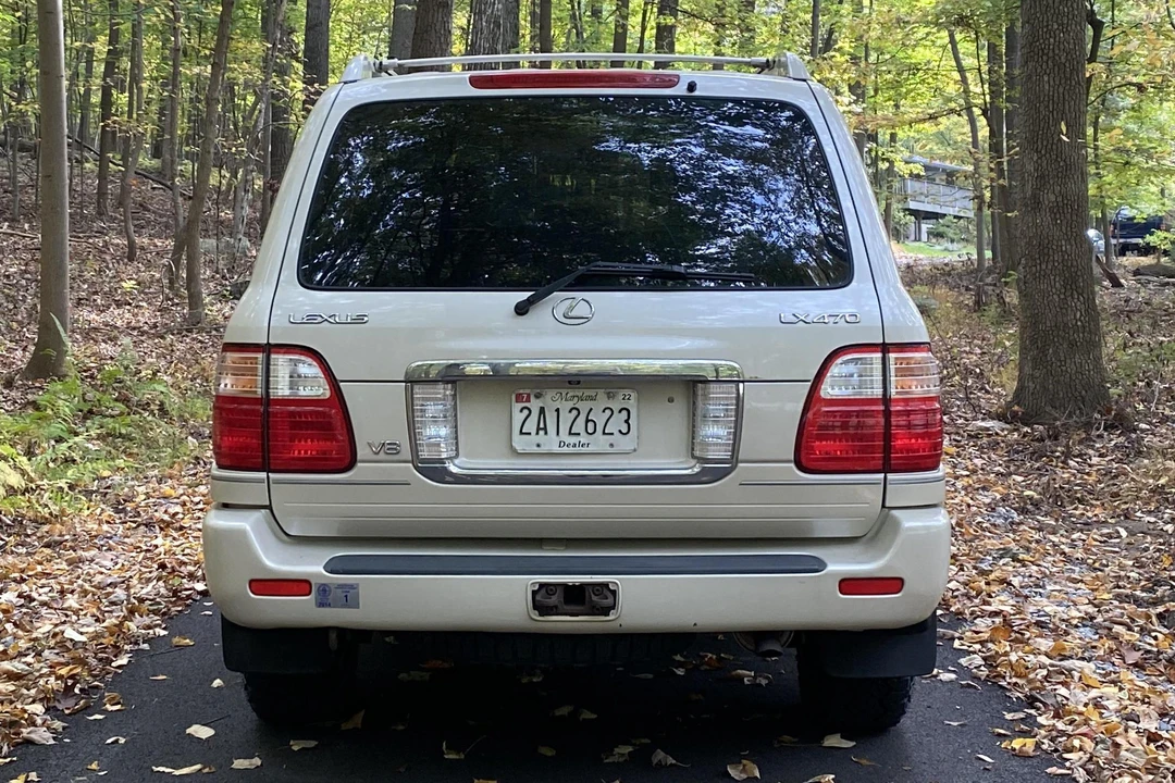 2004 Lexus LX 2nd Gen - Image 5 of 31