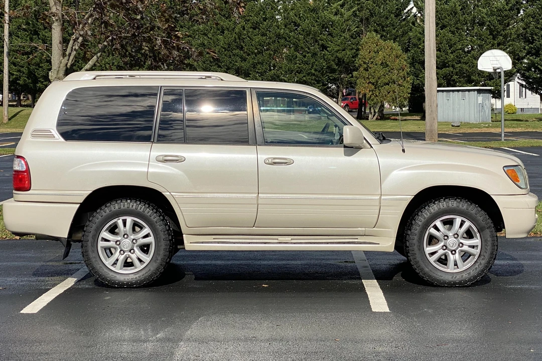 2004 Lexus LX 2nd Gen - Image 3 of 31