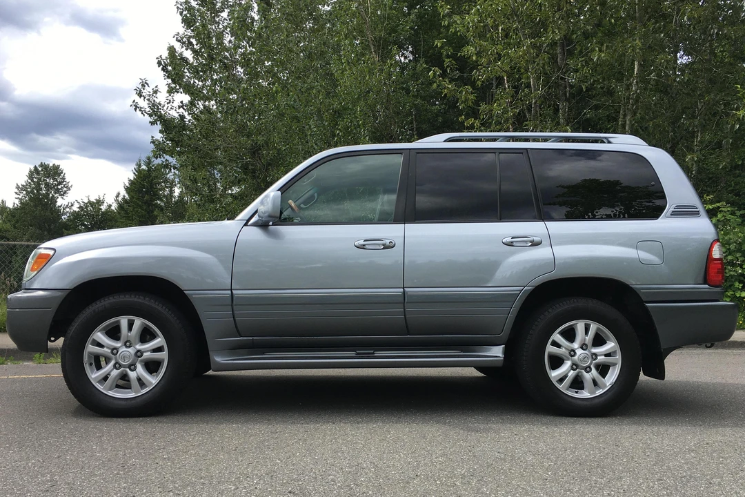 2004 Lexus LX 2nd Gen - Image 3 of 6