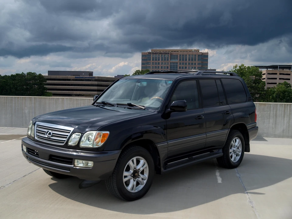 2004 Lexus LX 2nd Gen - Image 8 of 31