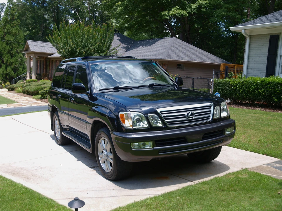 2004 Lexus LX 2nd Gen - Image 12 of 31