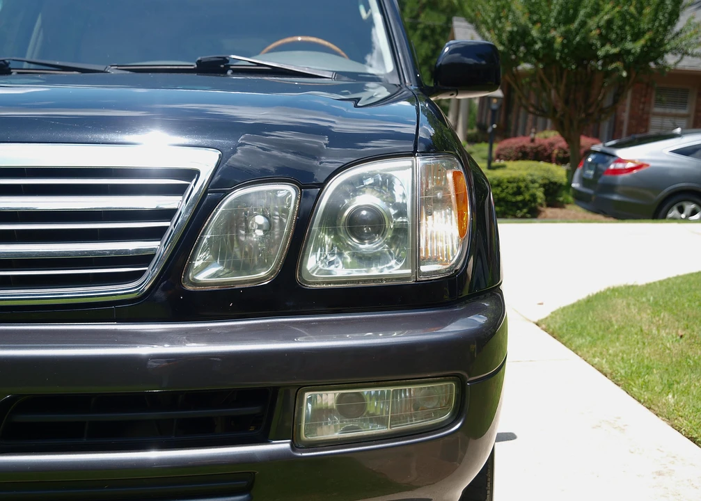 2004 Lexus LX 2nd Gen - Image 15 of 31