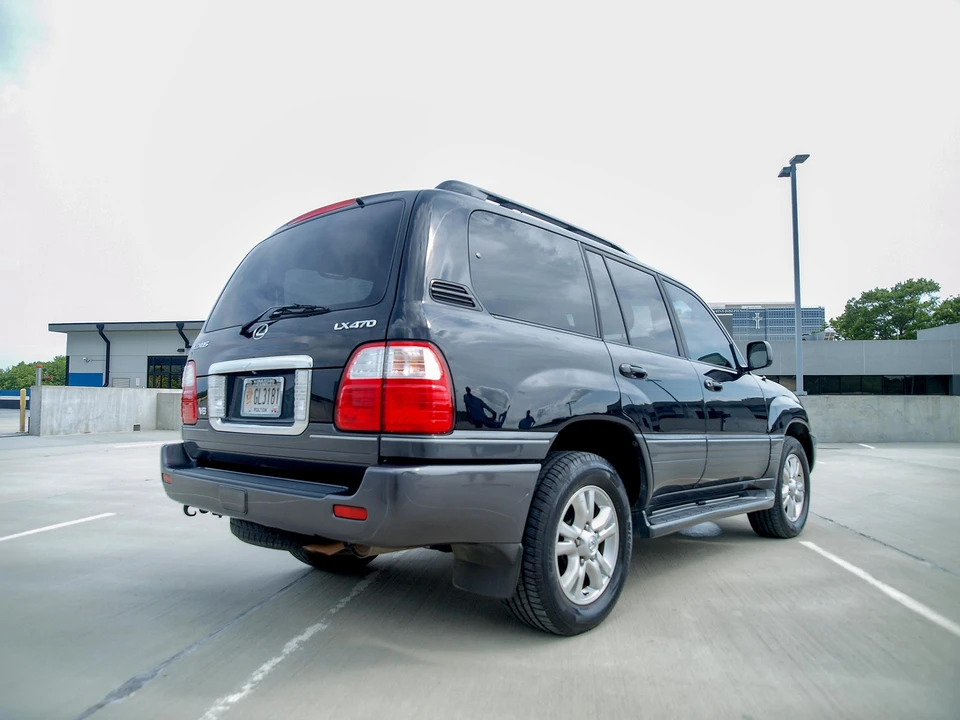 2004 Lexus LX 2nd Gen - Image 11 of 31
