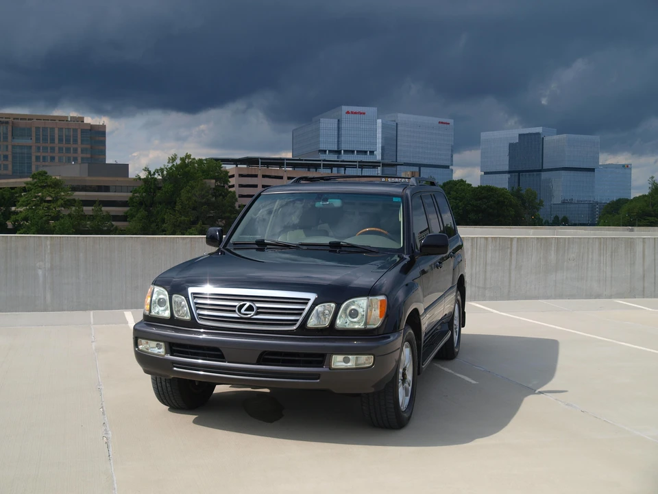 2004 Lexus LX 2nd Gen - Image 6 of 31