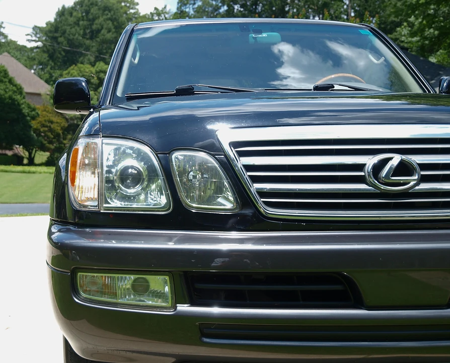 2004 Lexus LX 2nd Gen - Image 13 of 31