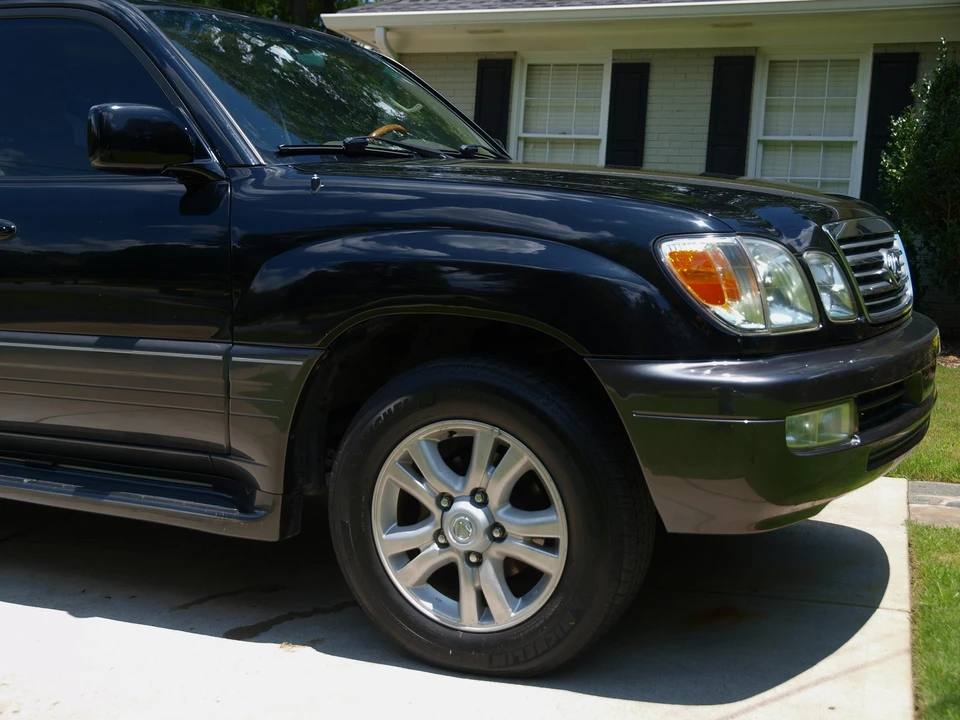 2004 Lexus LX 2nd Gen - Image 20 of 31