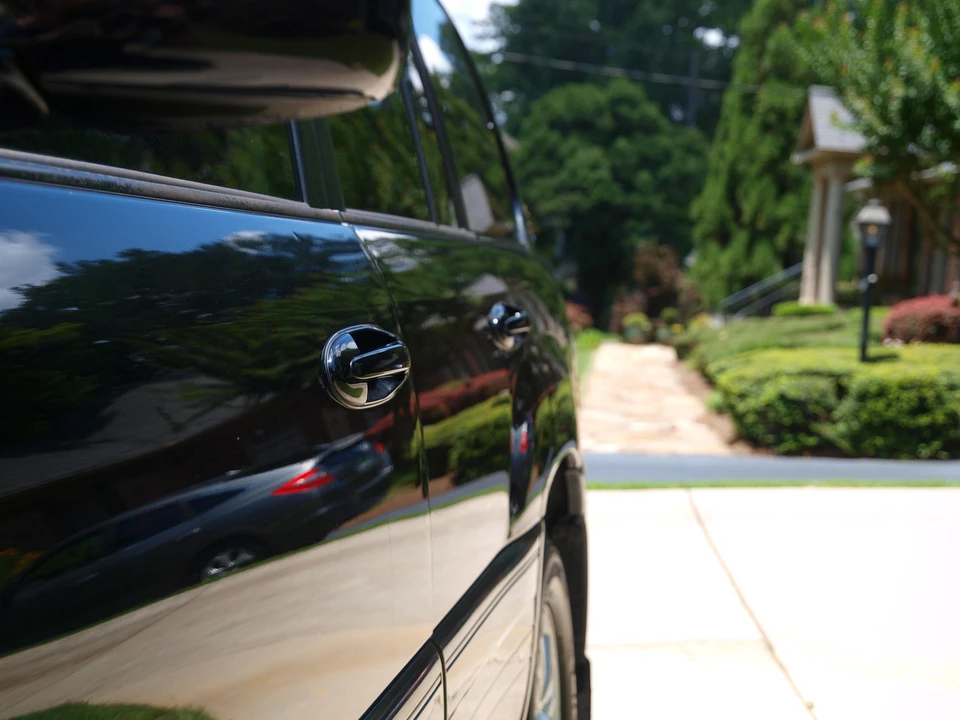2004 Lexus LX 2nd Gen - Image 17 of 31
