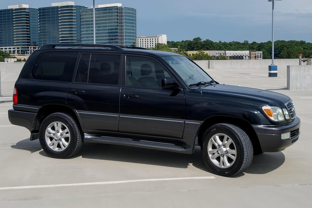 2004 Lexus LX 2nd Gen - Image 3 of 31