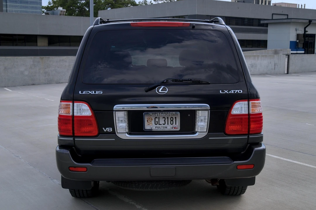 2004 Lexus LX 2nd Gen - Image 5 of 31