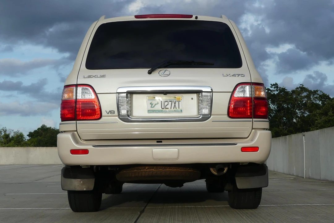 2004 Lexus LX 2nd Gen - Image 5 of 26
