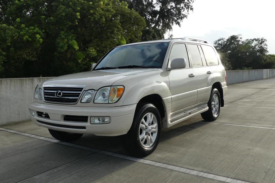2004 Lexus LX 2nd Gen - Image 9 of 26