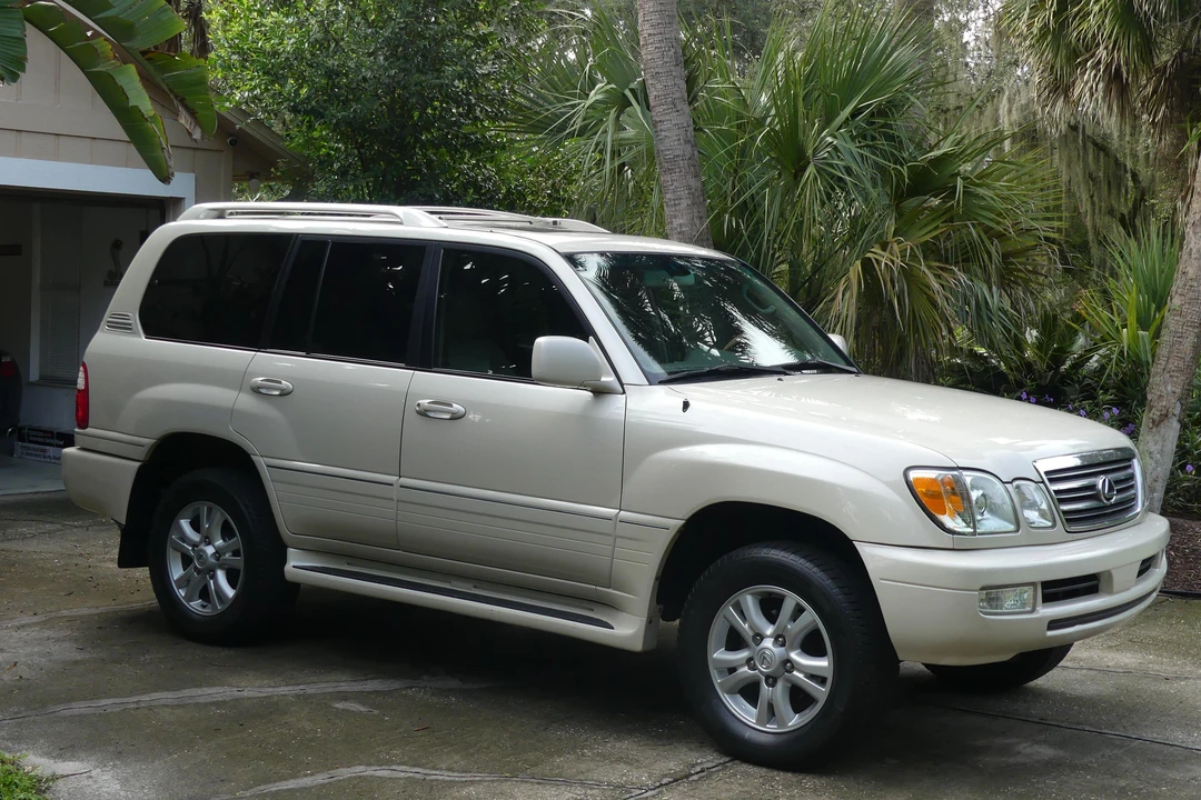2004 Lexus LX 2nd Gen - Image 19 of 26