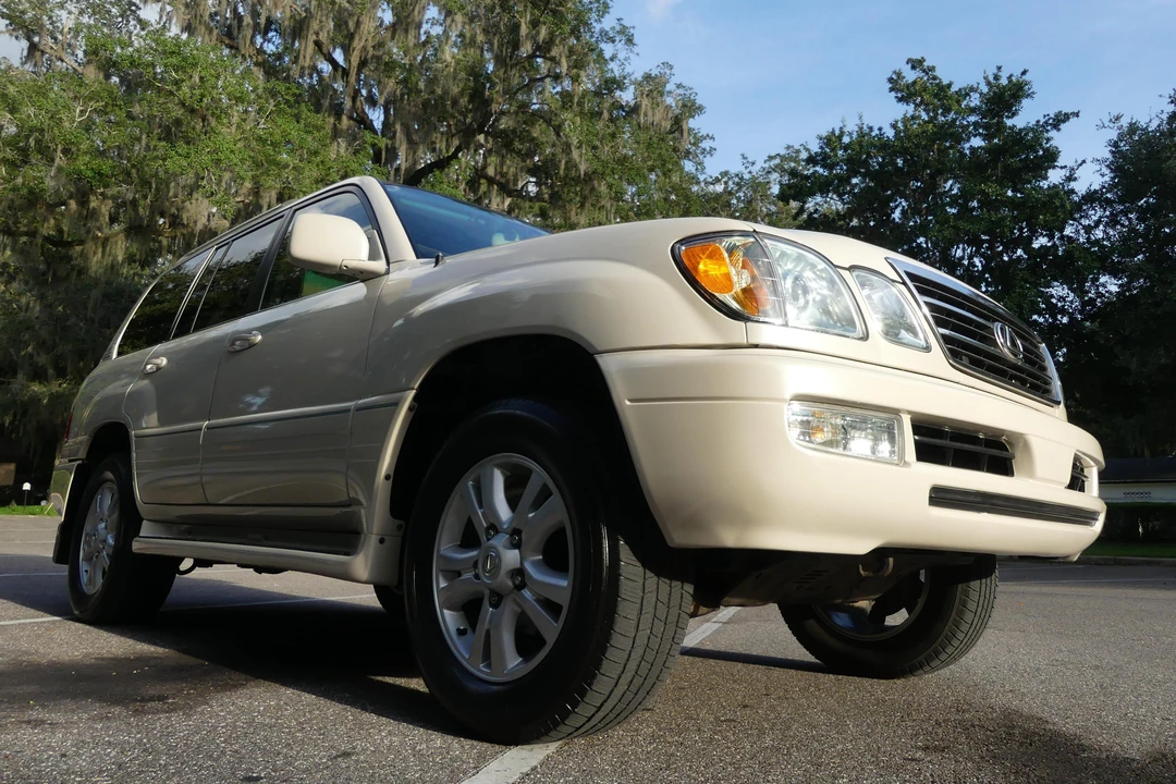 2004 Lexus LX 2nd Gen - Image 21 of 26