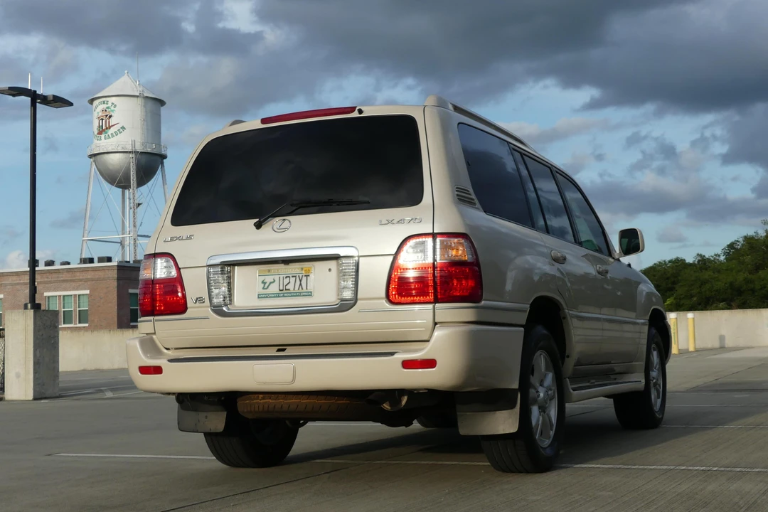 2004 Lexus LX 2nd Gen - Image 16 of 26