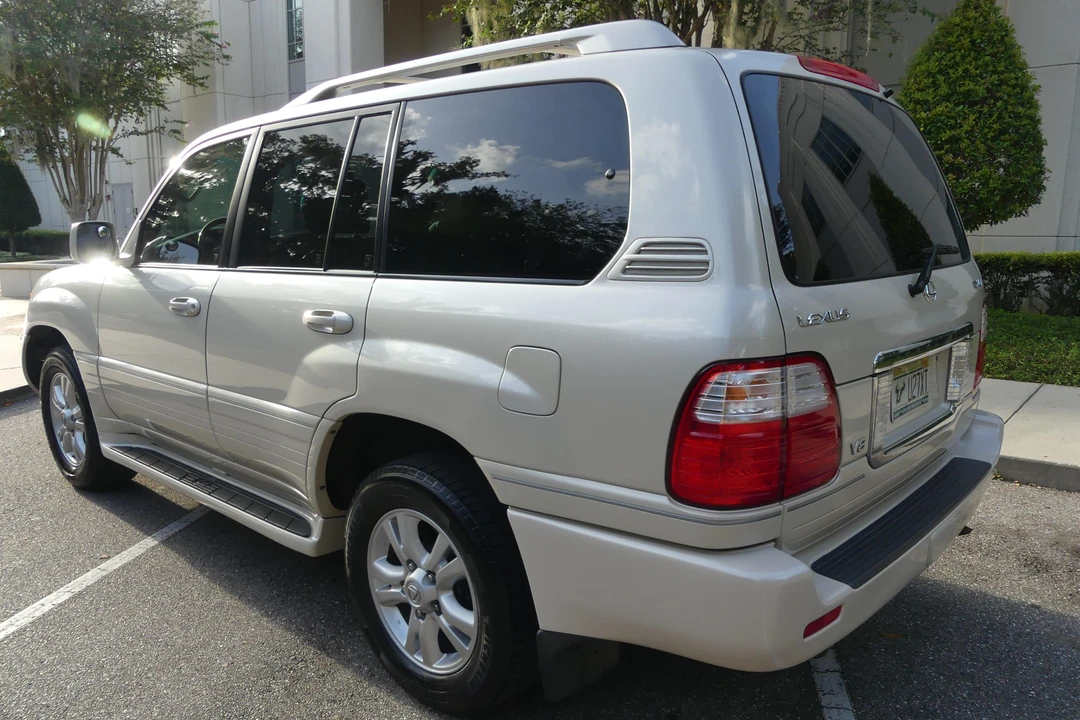 2004 Lexus LX 2nd Gen - Image 13 of 26