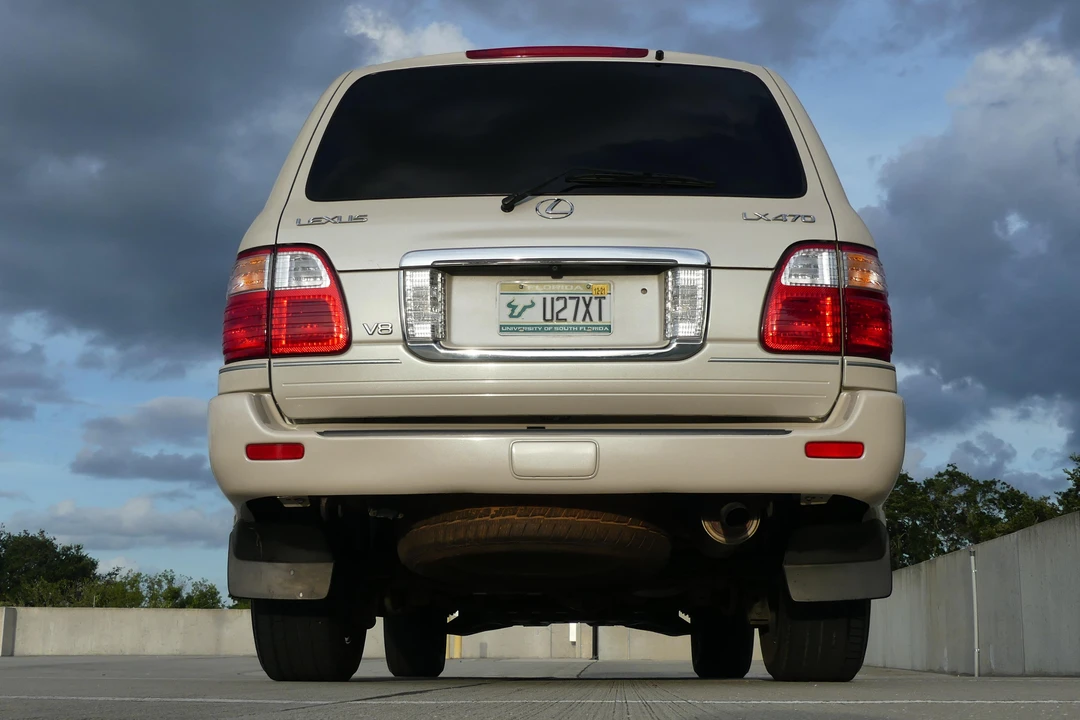 2004 Lexus LX 2nd Gen - Image 15 of 26