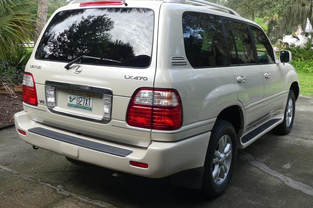 2004 Lexus LX 2nd Gen - Image 18 of 26