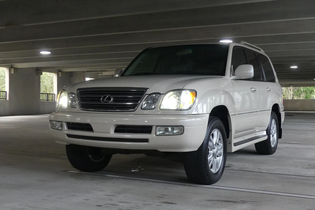 2004 Lexus LX 2nd Gen - Image 8 of 26