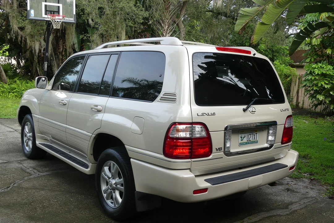 2004 Lexus LX 2nd Gen - Image 14 of 26
