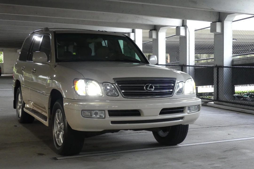 2004 Lexus LX 2nd Gen - Image 22 of 26