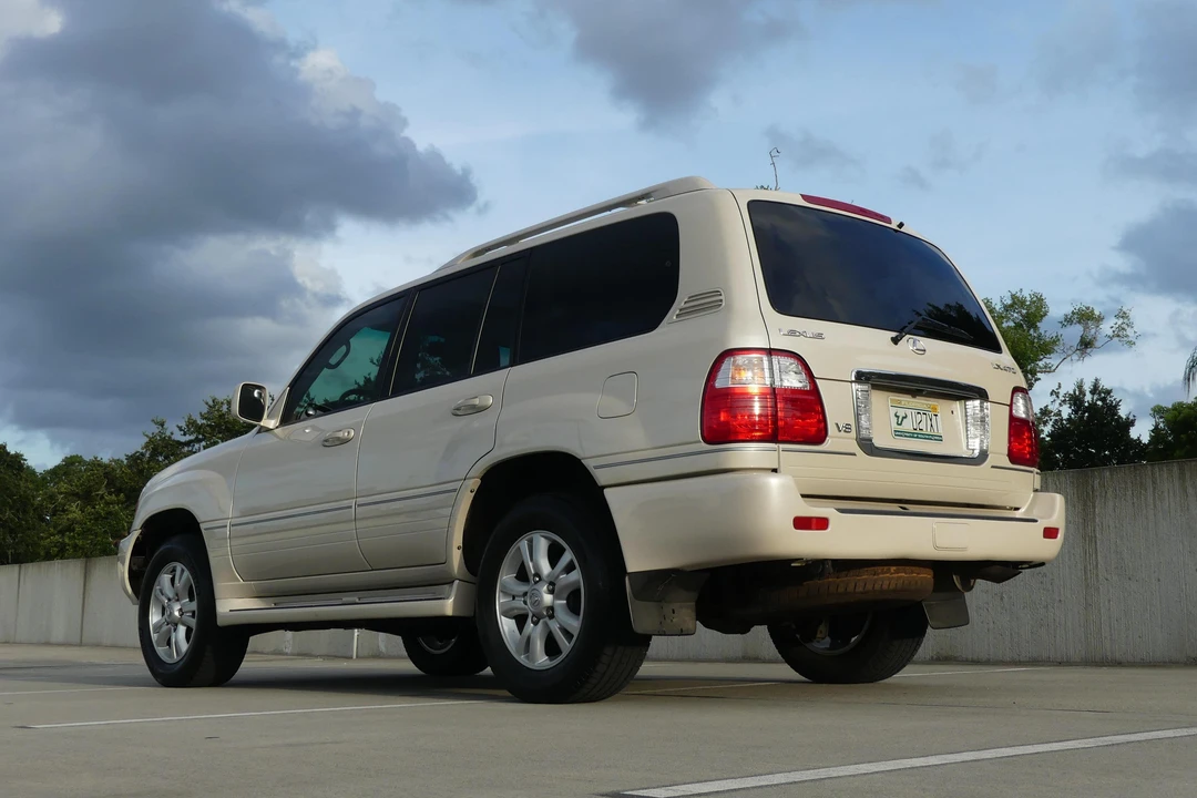 2004 Lexus LX 2nd Gen - Image 12 of 26