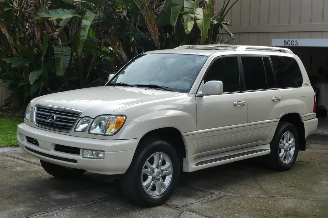 2004 Lexus LX 2nd Gen - Image 10 of 26