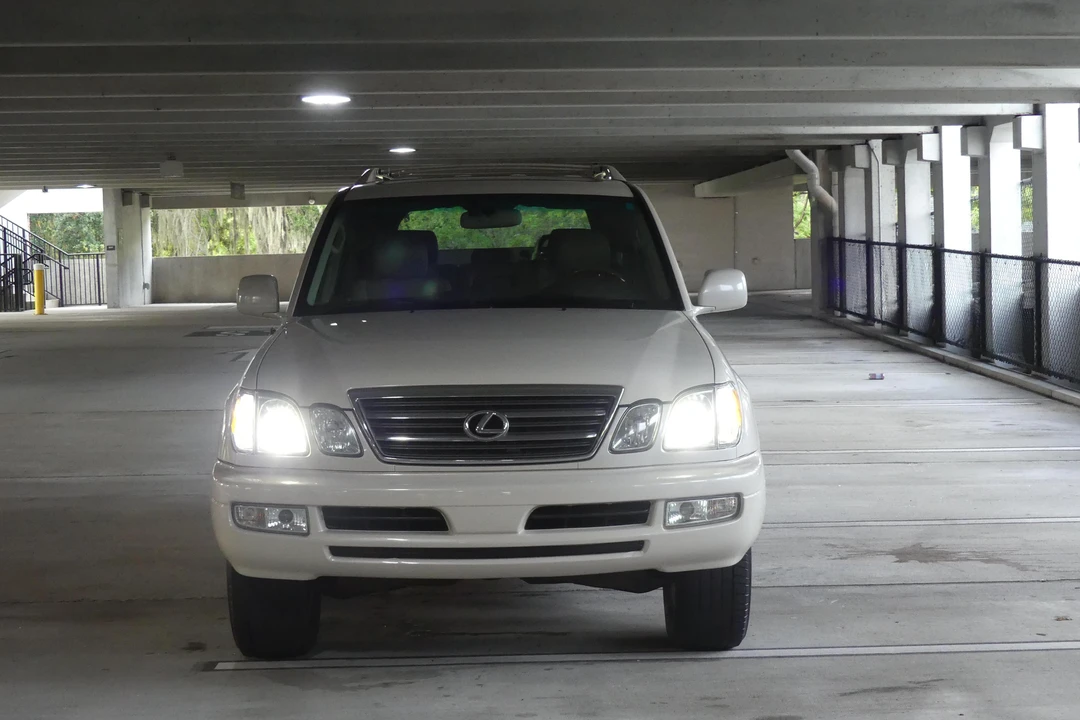 2004 Lexus LX 2nd Gen - Image 6 of 26