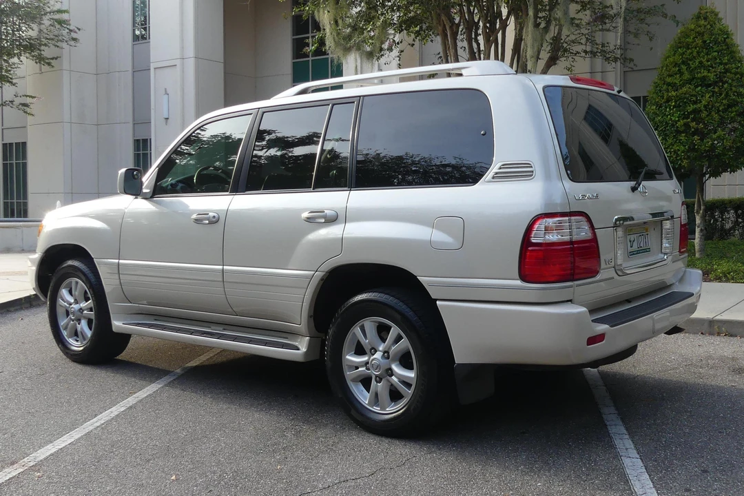 2004 Lexus LX 2nd Gen - Image 4 of 26