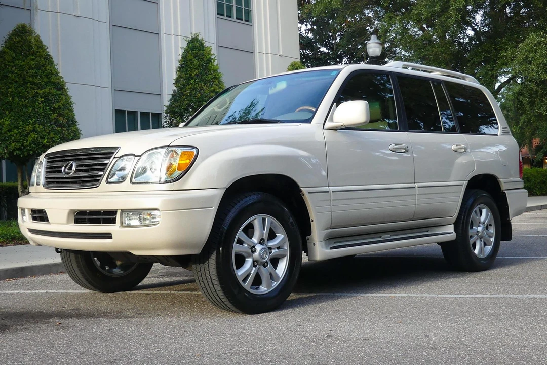 2004 Lexus LX 2nd Gen - Image 3 of 26
