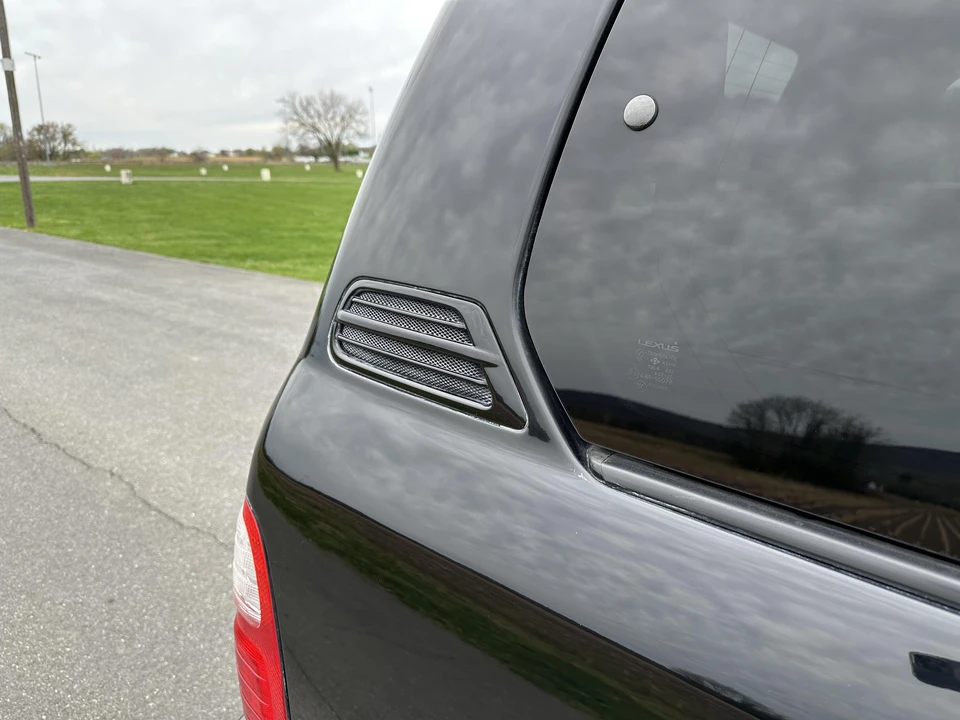 2004 Lexus LX 2nd Gen - Image 25 of 31