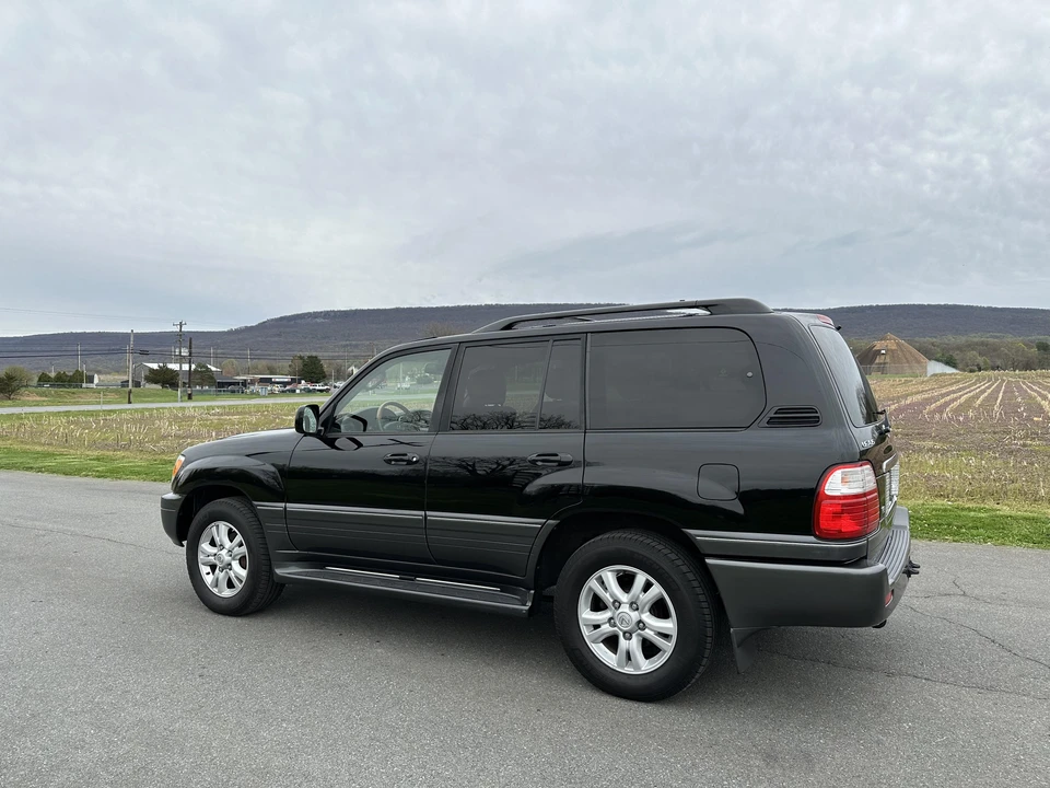 2004 Lexus LX 2nd Gen - Image 12 of 31