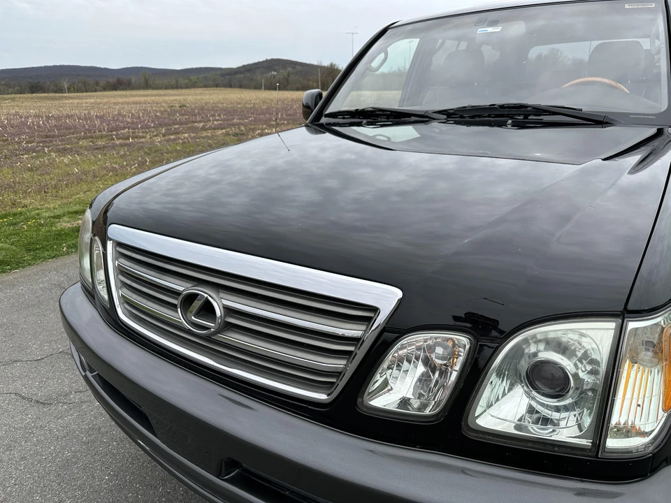 2004 Lexus LX 2nd Gen - Image 18 of 31
