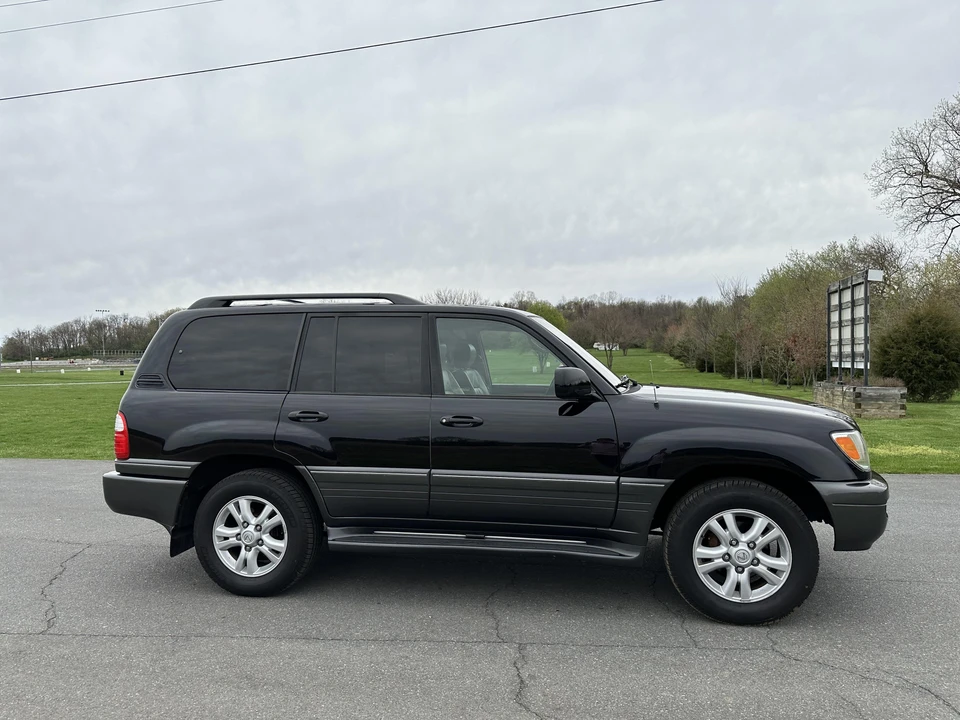 2004 Lexus LX 2nd Gen - Image 15 of 31