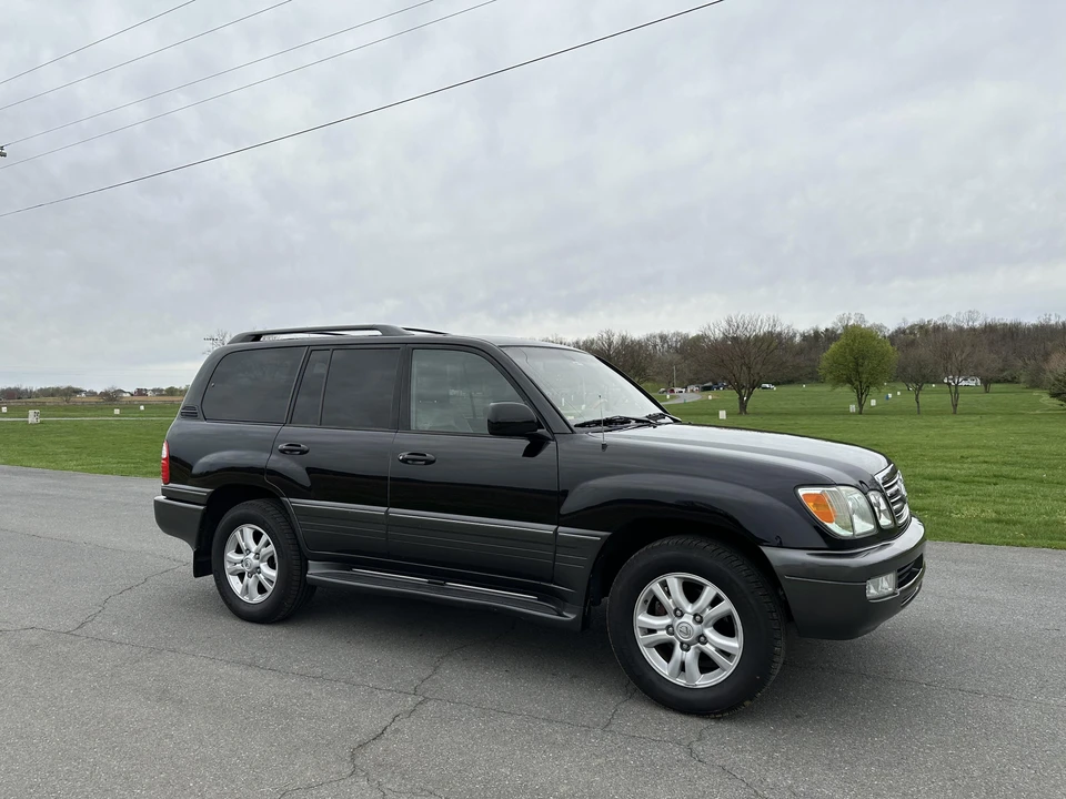 2004 Lexus LX 2nd Gen - Image 16 of 31
