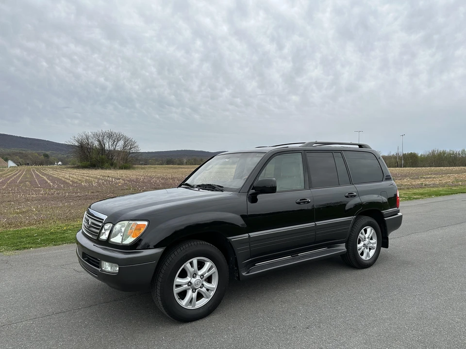 2004 Lexus LX 2nd Gen - Image 9 of 31