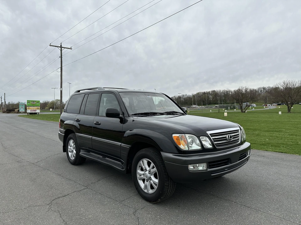 2004 Lexus LX 2nd Gen - Image 17 of 31