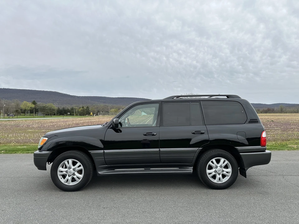 2004 Lexus LX 2nd Gen - Image 11 of 31