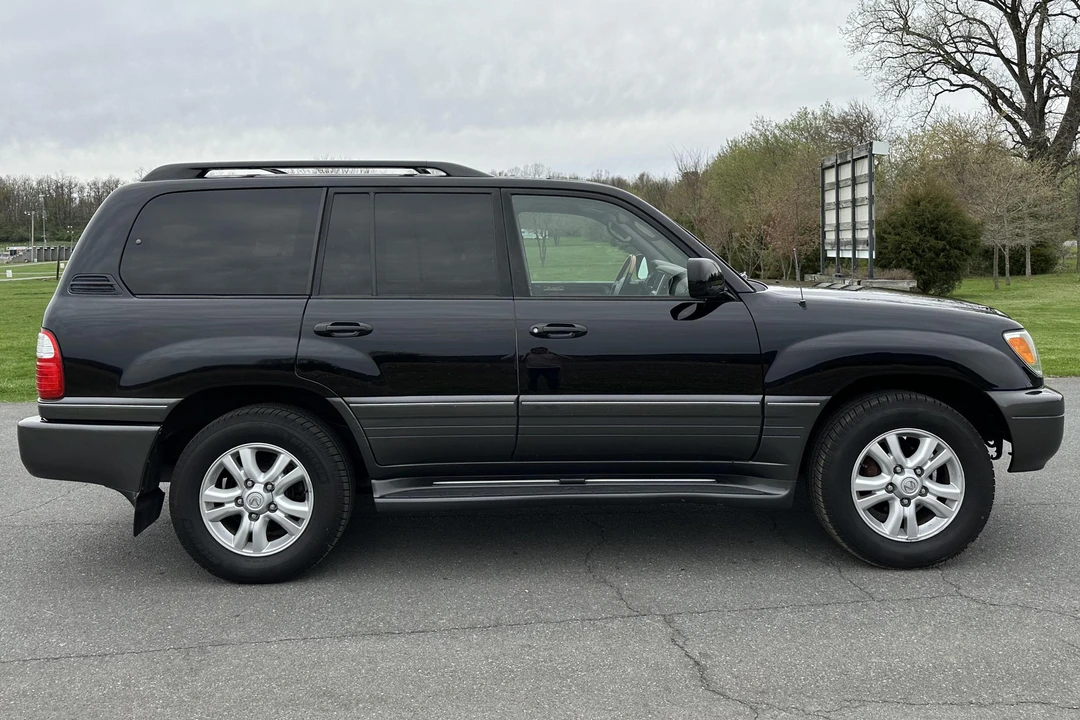 2004 Lexus LX 2nd Gen - Image 3 of 31