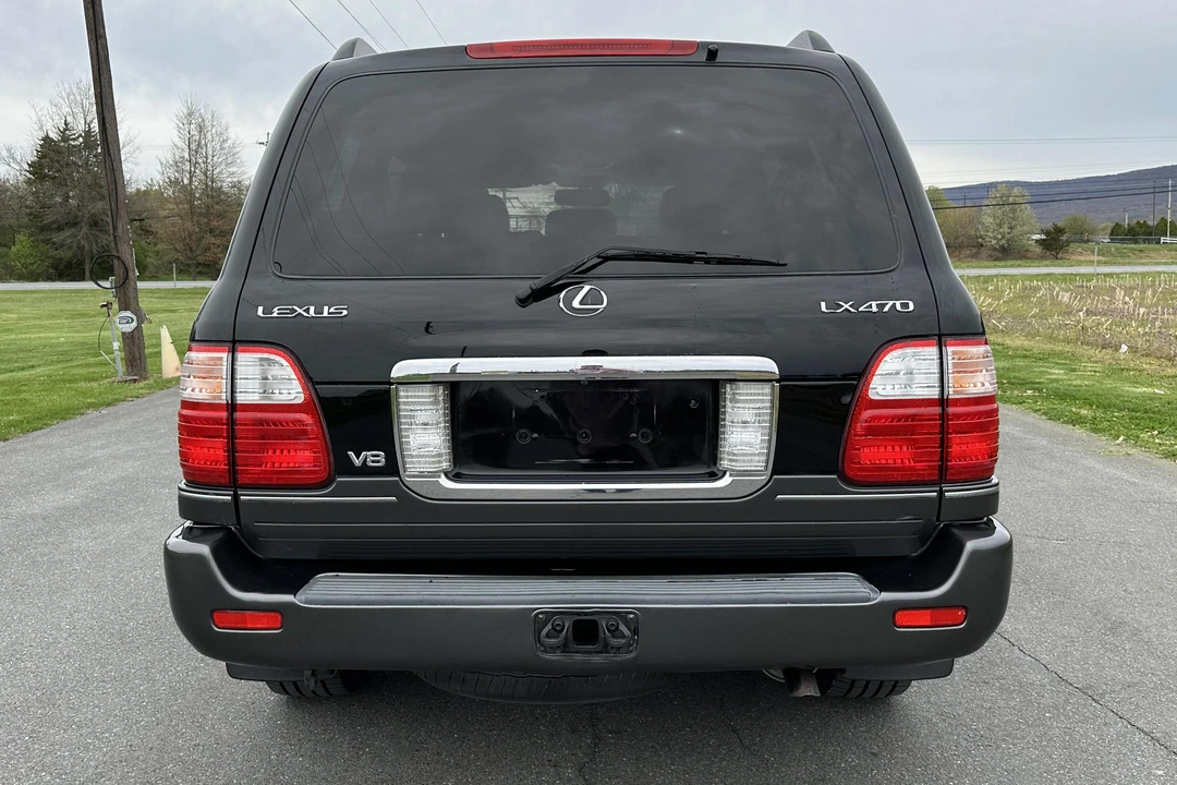 2004 Lexus LX 2nd Gen - Image 5 of 31