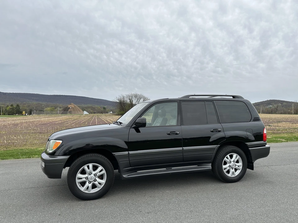 2004 Lexus LX 2nd Gen - Image 10 of 31