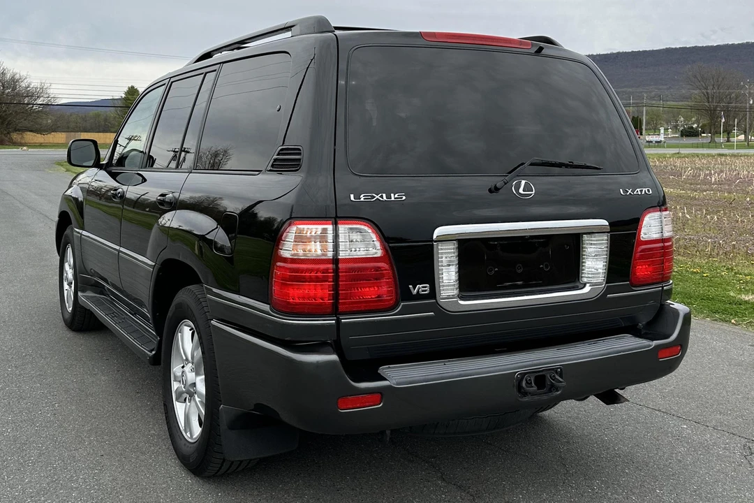 2004 Lexus LX 2nd Gen - Image 4 of 31