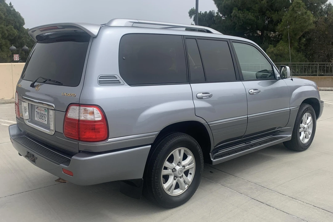 2004 Lexus LX 2nd Gen - Image 4 of 31