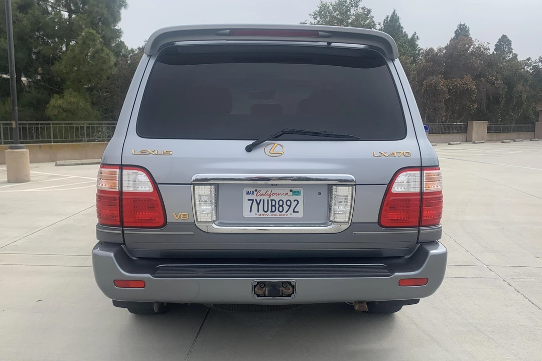 2004 Lexus LX 2nd Gen - Image 5 of 31