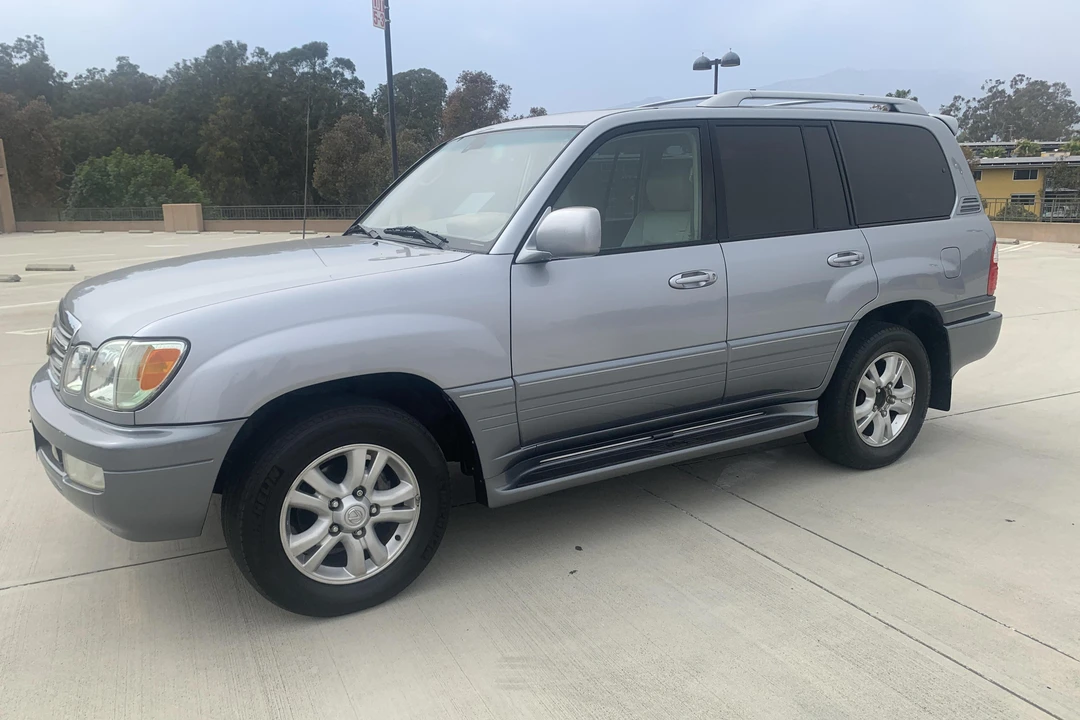 2004 Lexus LX 2nd Gen - Image 3 of 31